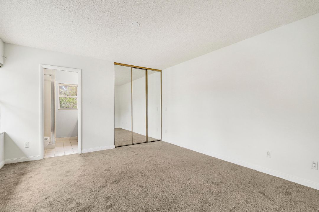 待售: $263,000 (2 贝兹, 2 浴室, 1374 平方英尺)