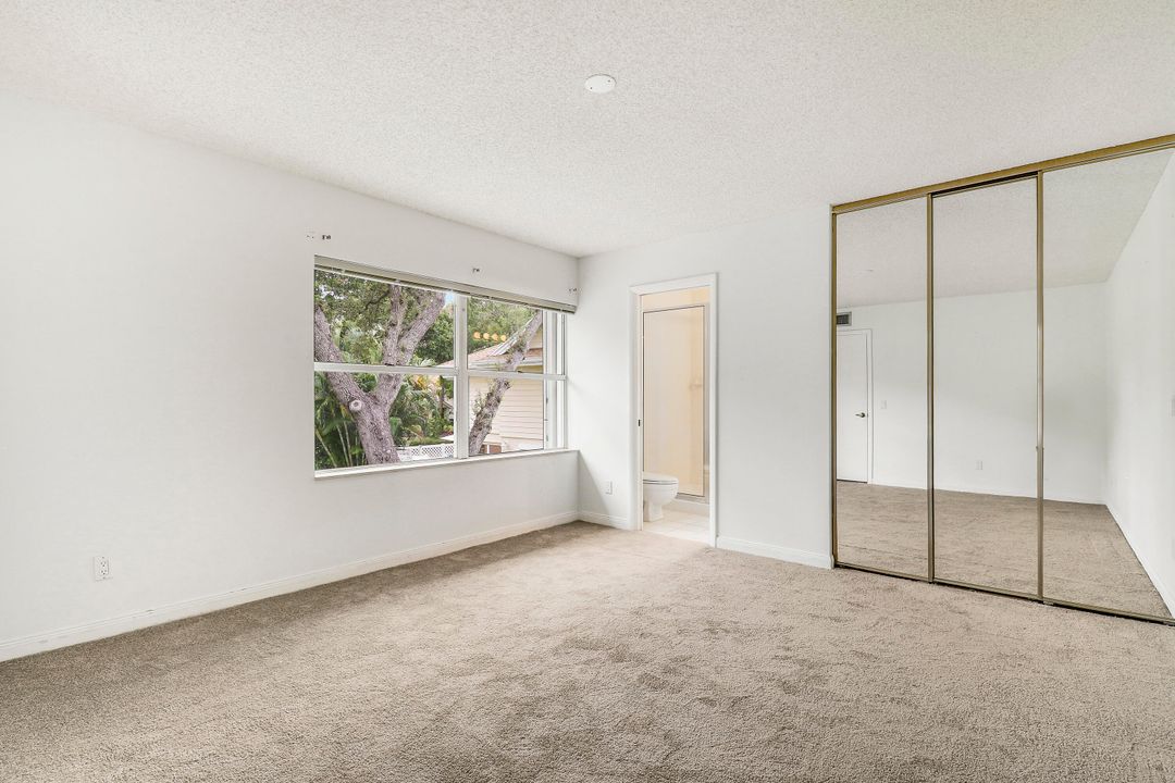 待售: $263,000 (2 贝兹, 2 浴室, 1374 平方英尺)