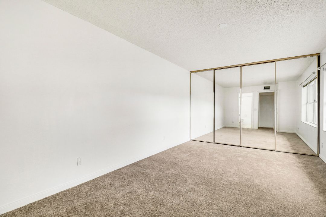 待售: $263,000 (2 贝兹, 2 浴室, 1374 平方英尺)