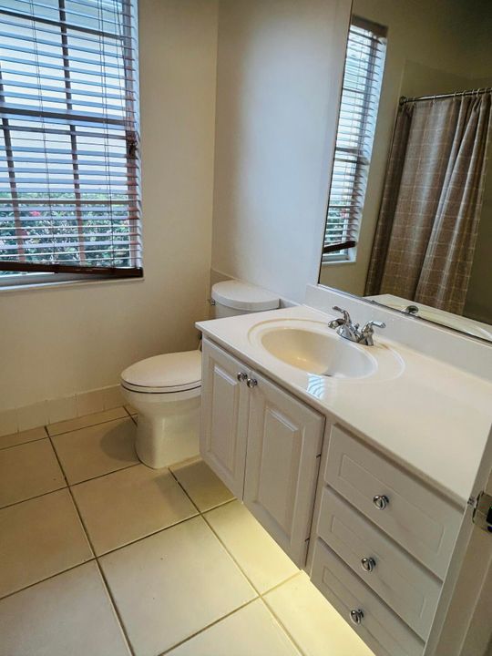 En Venta: $819,900 (4 camas, 3 baños, 2499 Pies cuadrados)