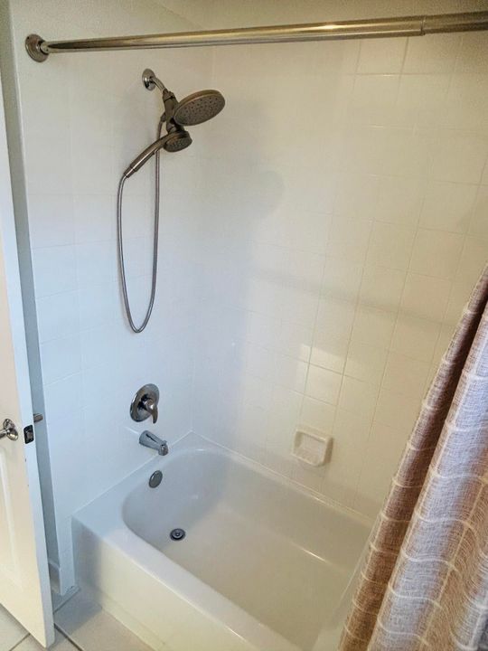 En Venta: $819,900 (4 camas, 3 baños, 2499 Pies cuadrados)