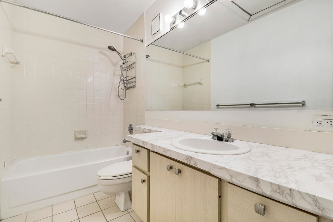 待售: $263,000 (2 贝兹, 2 浴室, 1374 平方英尺)