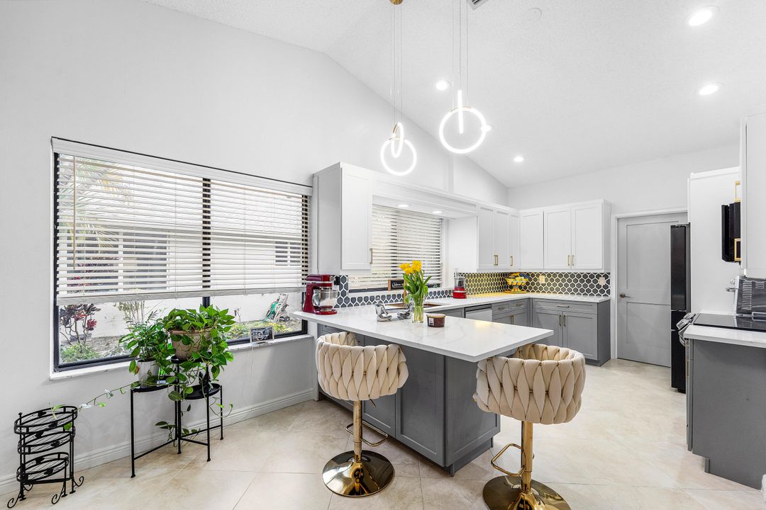 En Venta: $625,000 (2 camas, 2 baños, 2415 Pies cuadrados)