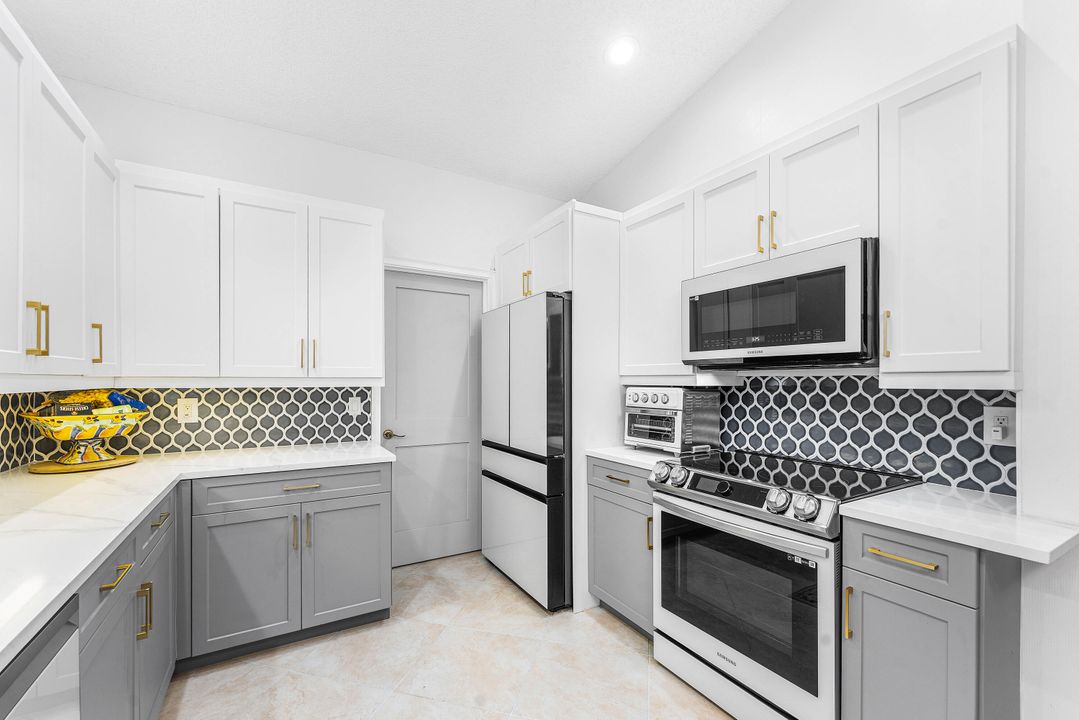 En Venta: $625,000 (2 camas, 2 baños, 2415 Pies cuadrados)