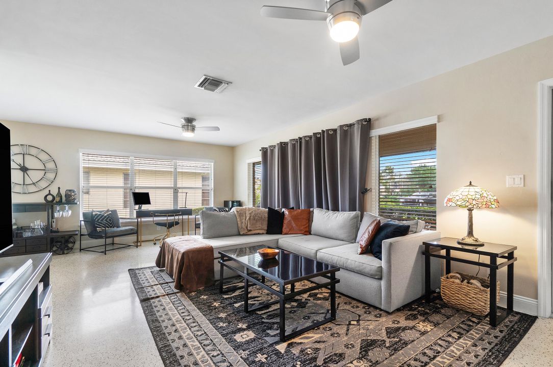 For Rent: $2,800 (2 beds, 2 baths, 1100 Square Feet)