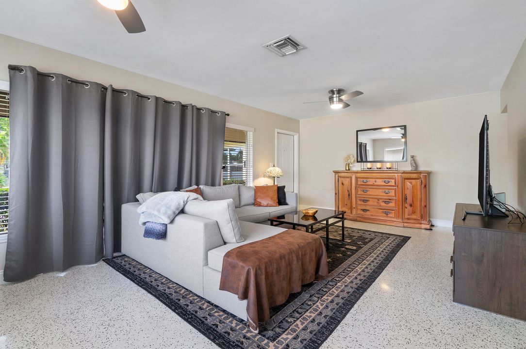 For Rent: $2,800 (2 beds, 2 baths, 1100 Square Feet)