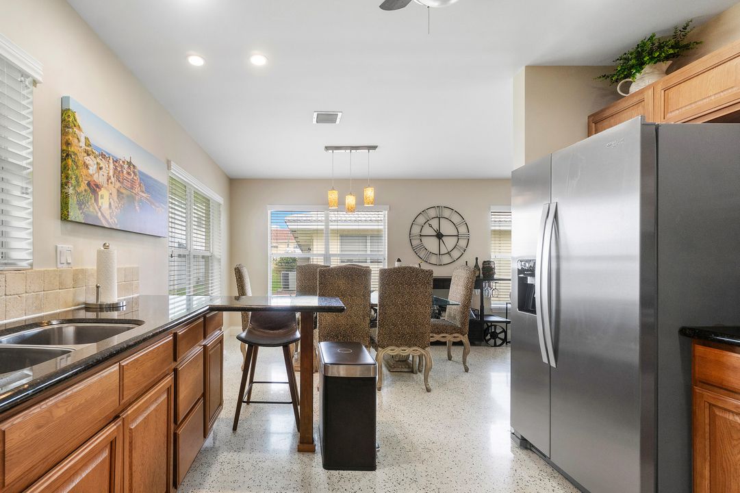 For Rent: $2,800 (2 beds, 2 baths, 1100 Square Feet)