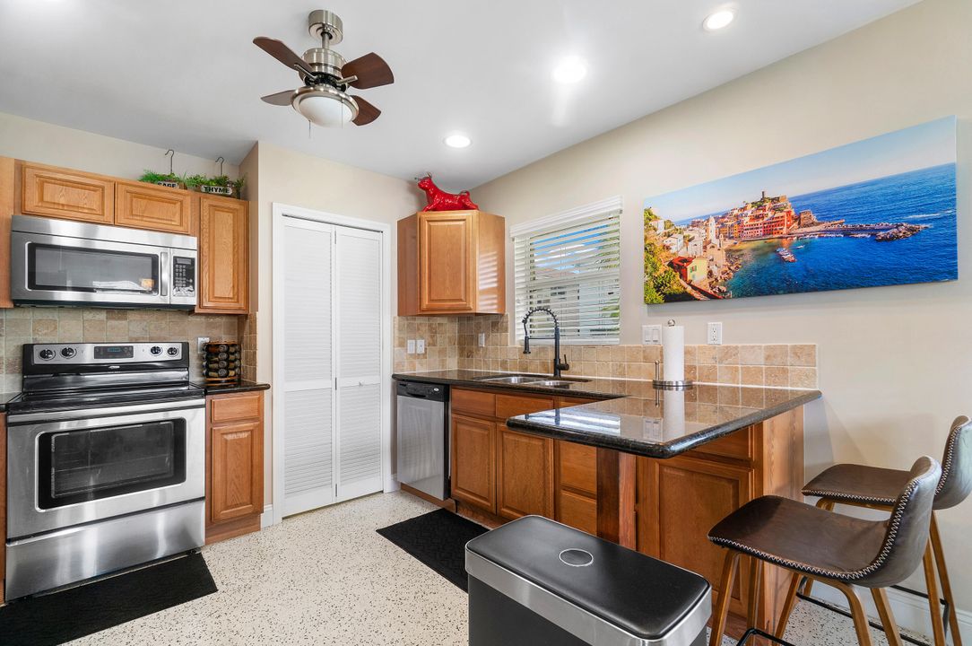 For Rent: $2,800 (2 beds, 2 baths, 1100 Square Feet)