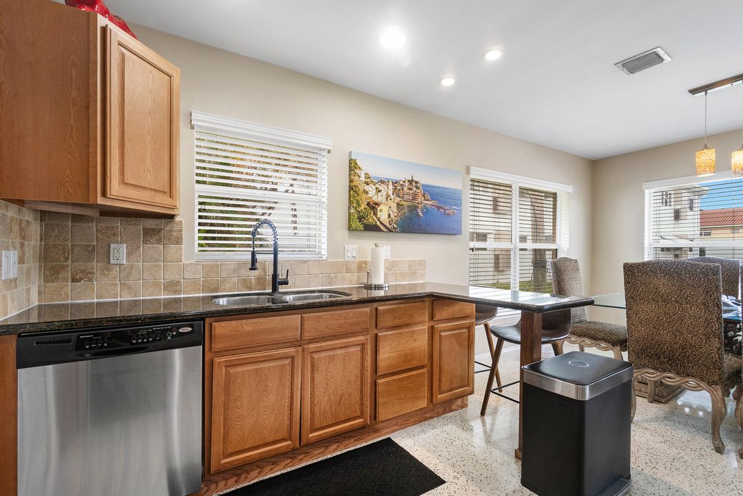 For Rent: $2,800 (2 beds, 2 baths, 1100 Square Feet)