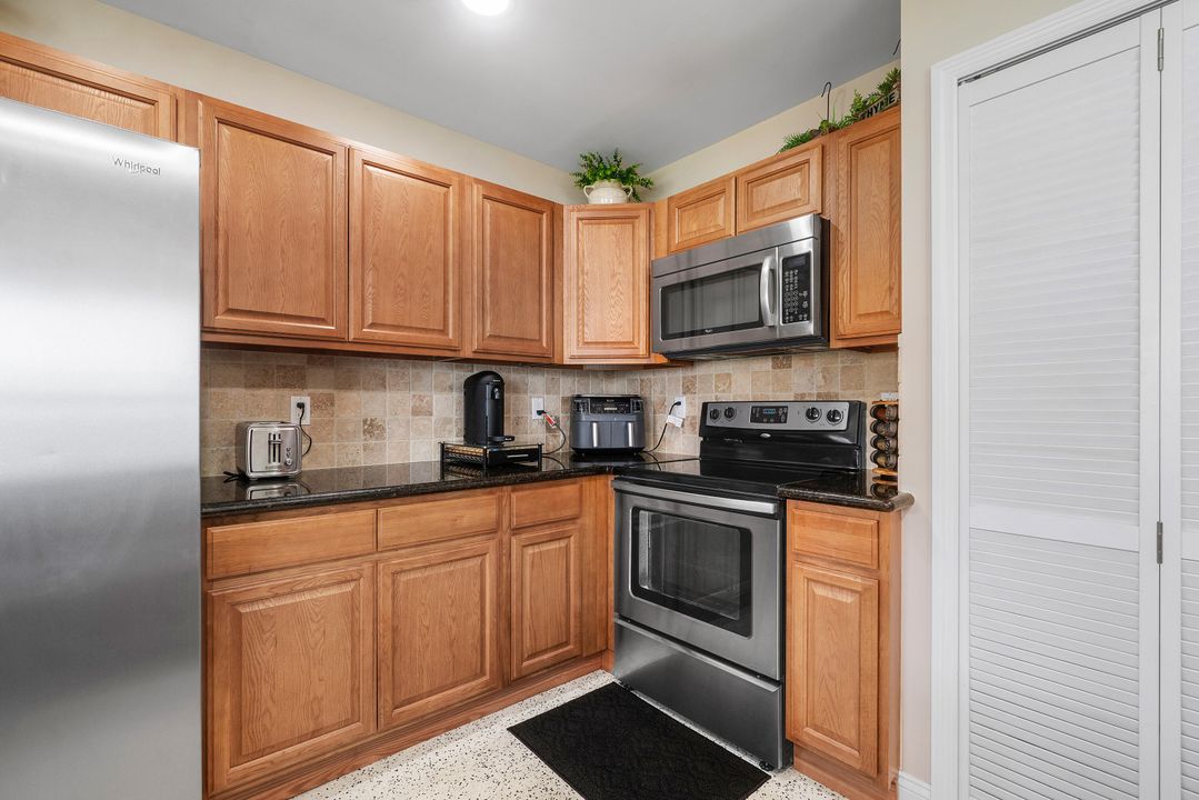 For Rent: $2,800 (2 beds, 2 baths, 1100 Square Feet)