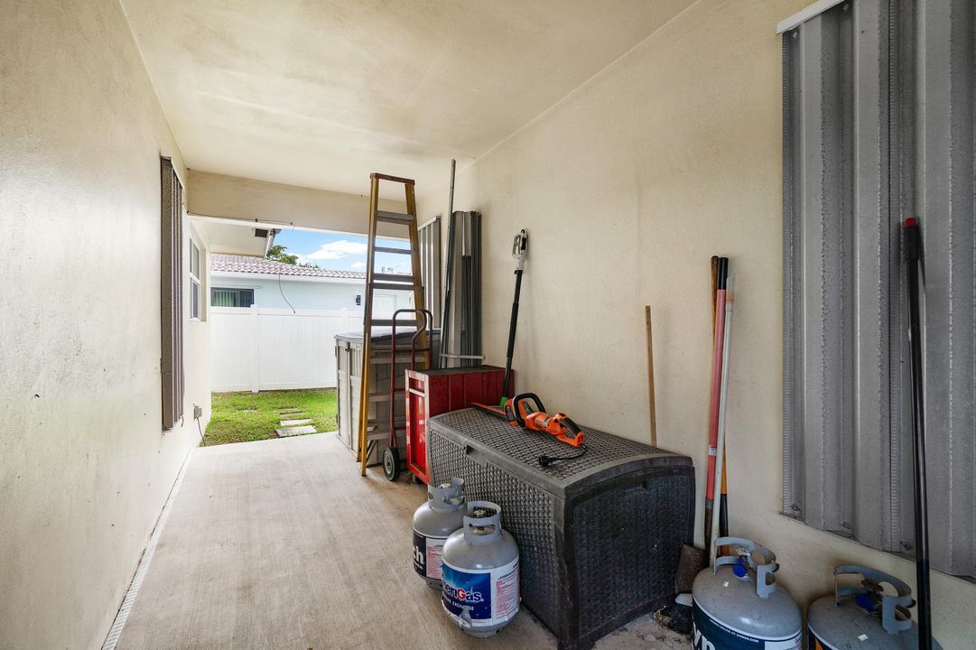 For Rent: $2,800 (2 beds, 2 baths, 1100 Square Feet)