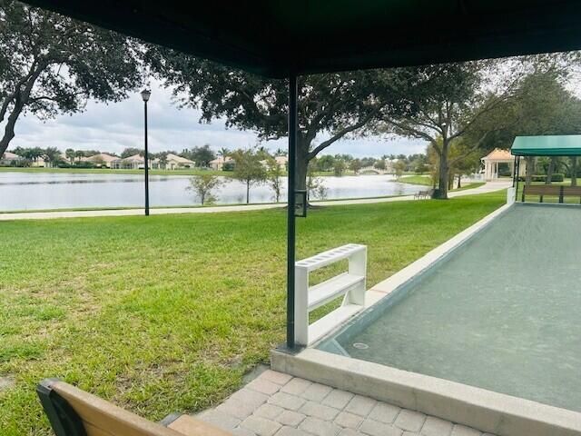 En Venta: $819,900 (4 camas, 3 baños, 2499 Pies cuadrados)