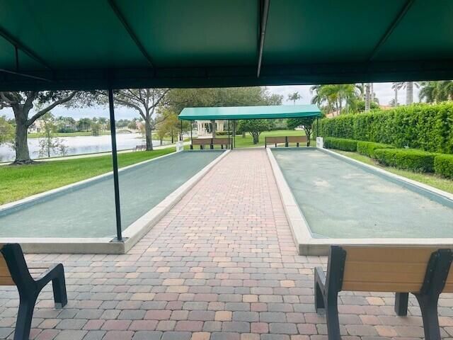 En Venta: $819,900 (4 camas, 3 baños, 2499 Pies cuadrados)