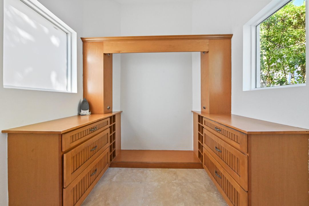 En Venta: $4,500,000 (5 camas, 4 baños, 3996 Pies cuadrados)