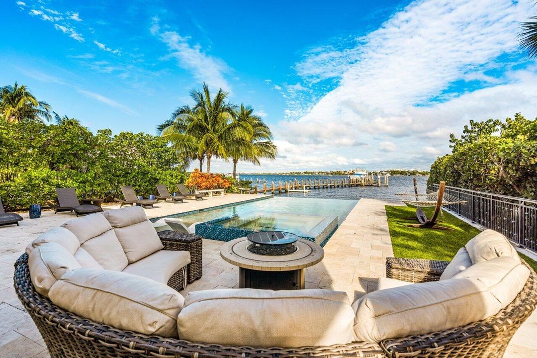 En Venta: $4,500,000 (5 camas, 4 baños, 3996 Pies cuadrados)