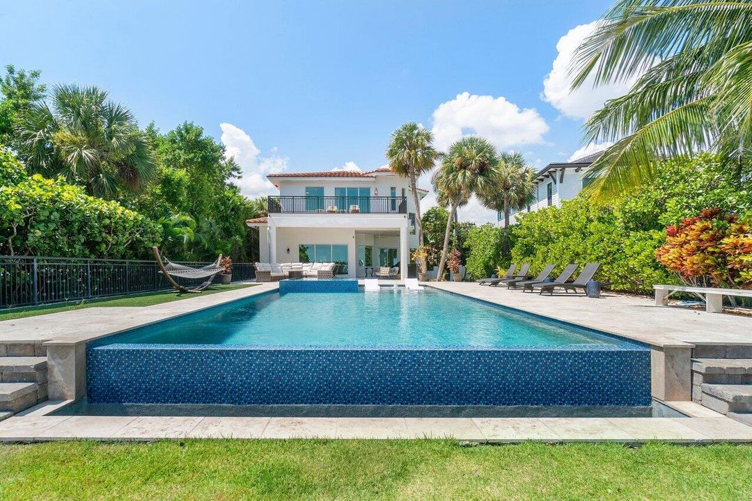 En Venta: $4,500,000 (5 camas, 4 baños, 3996 Pies cuadrados)