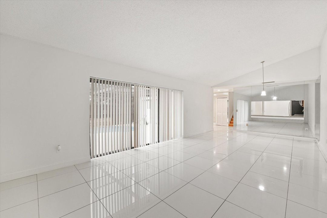 出租: $2,850 (3 贝兹, 2 浴室, 1646 平方英尺)