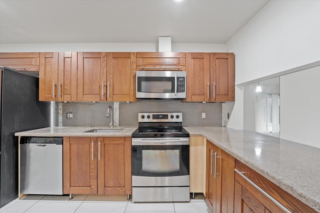 出租: $2,850 (3 贝兹, 2 浴室, 1646 平方英尺)