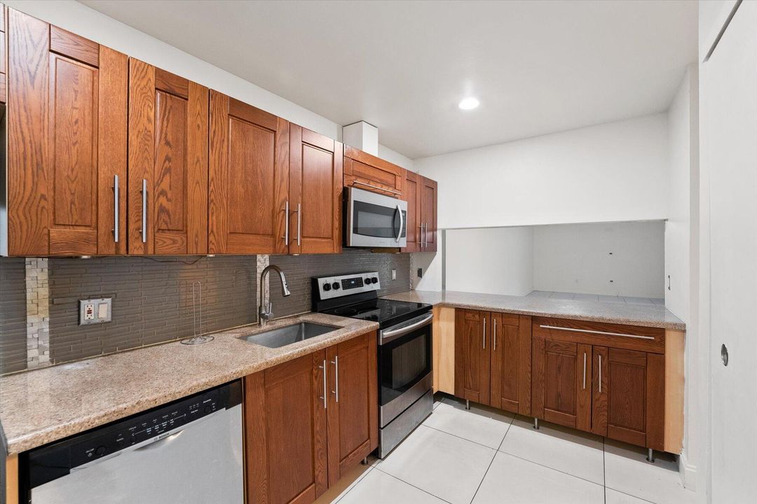 出租: $2,850 (3 贝兹, 2 浴室, 1646 平方英尺)