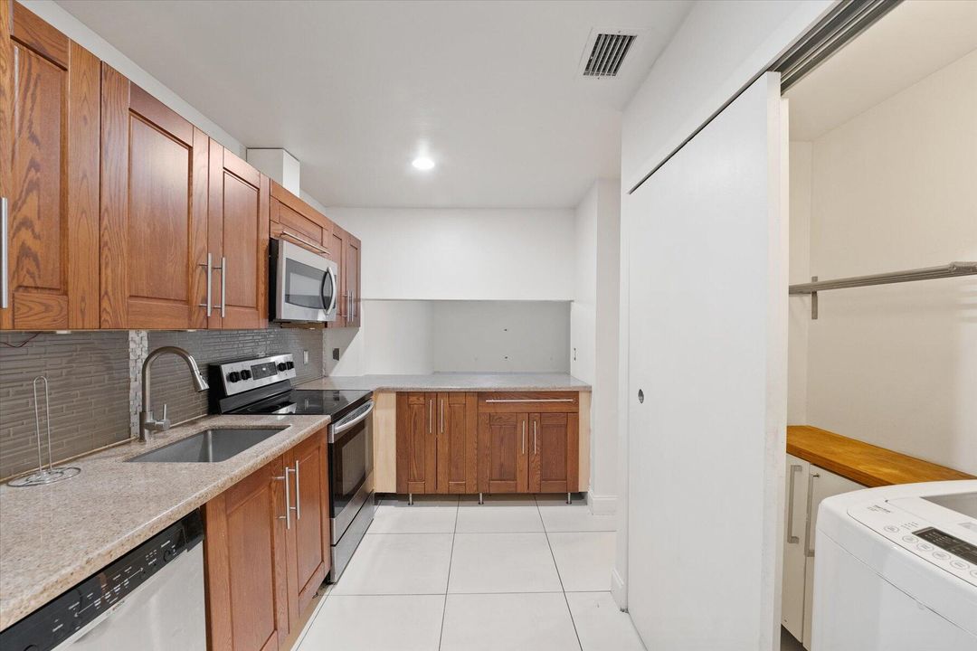 出租: $2,850 (3 贝兹, 2 浴室, 1646 平方英尺)