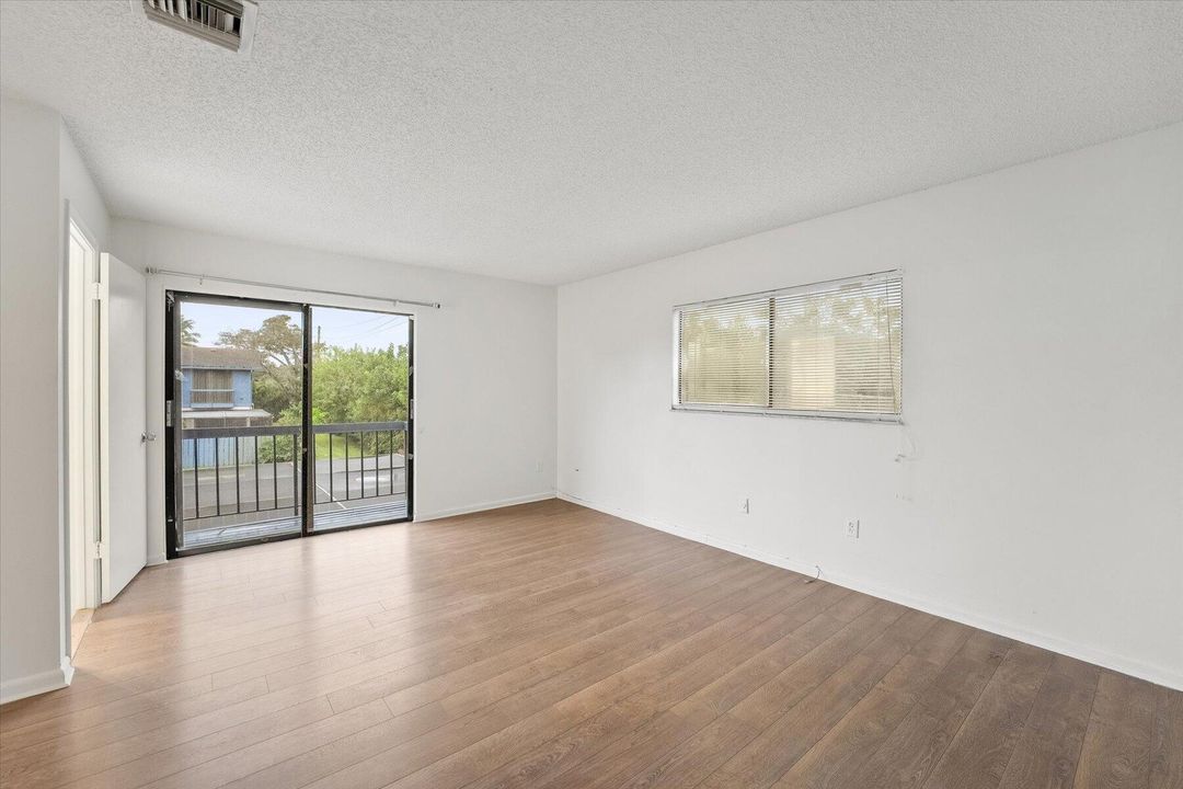 出租: $2,850 (3 贝兹, 2 浴室, 1646 平方英尺)