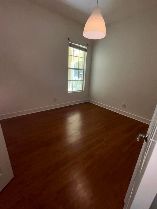 En Venta: $819,900 (4 camas, 3 baños, 2499 Pies cuadrados)