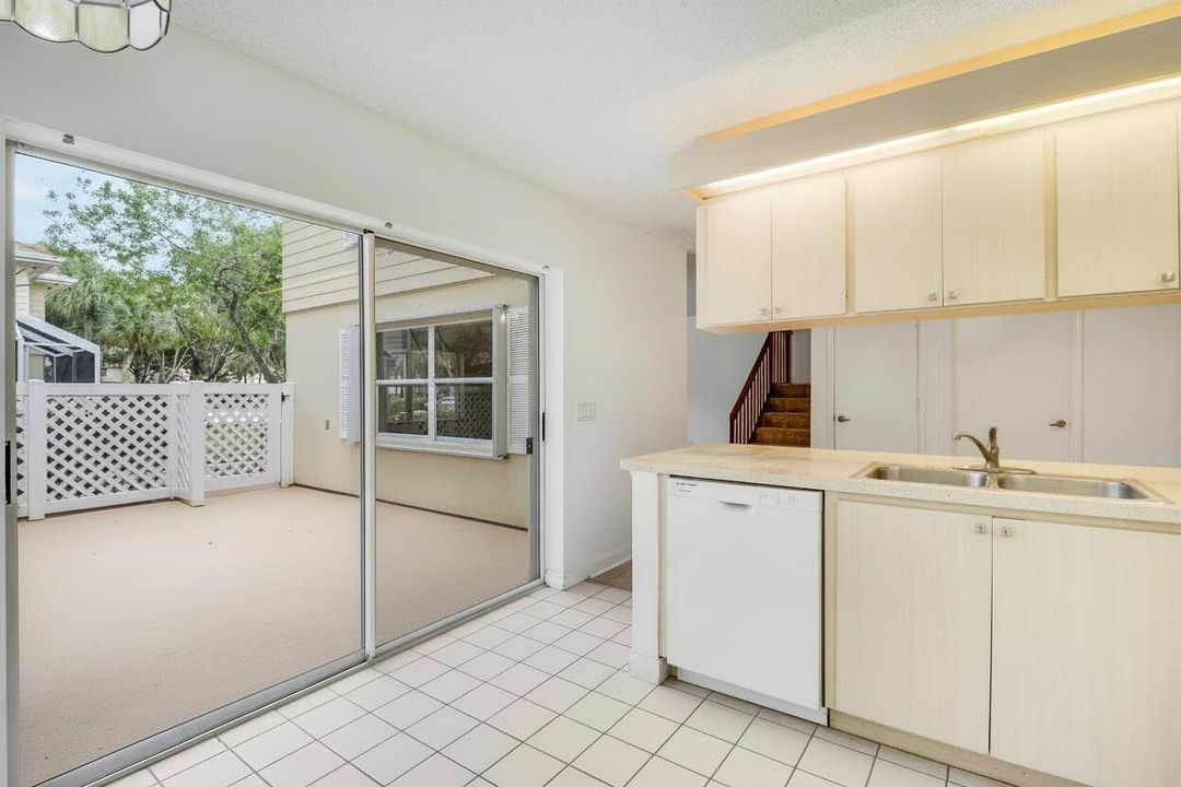 待售: $263,000 (2 贝兹, 2 浴室, 1374 平方英尺)