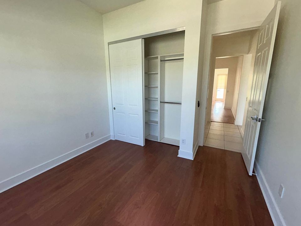 En Venta: $819,900 (4 camas, 3 baños, 2499 Pies cuadrados)