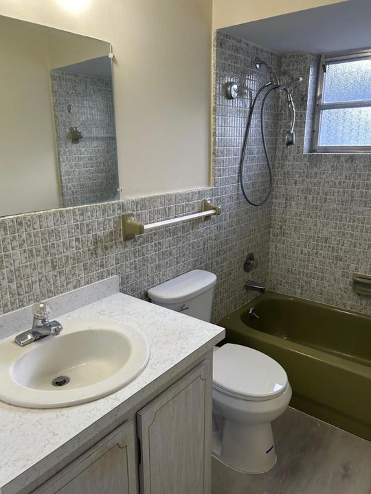 Active With Contract: $525,000 (4 beds, 2 baths, 1684 Square Feet)