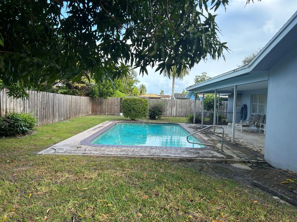 Active With Contract: $525,000 (4 beds, 2 baths, 1684 Square Feet)