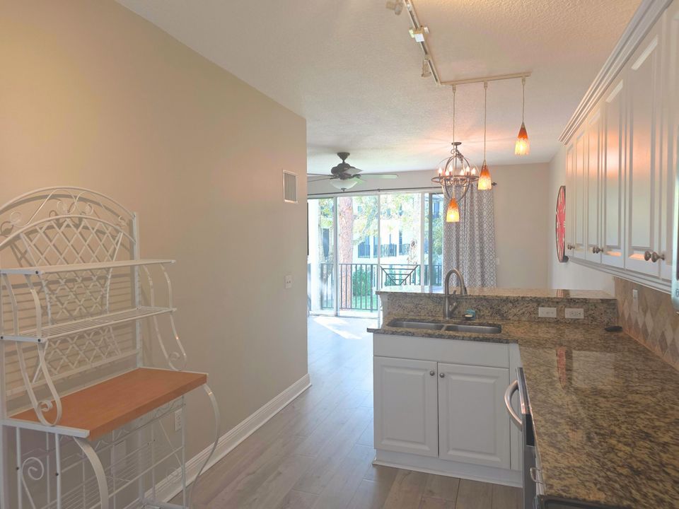 For Sale: $250,000 (2 beds, 2 baths, 1578 Square Feet)