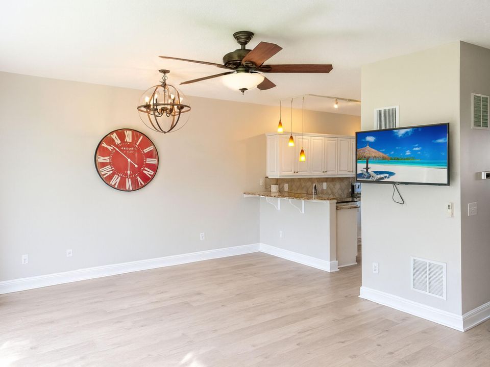 For Sale: $250,000 (2 beds, 2 baths, 1578 Square Feet)