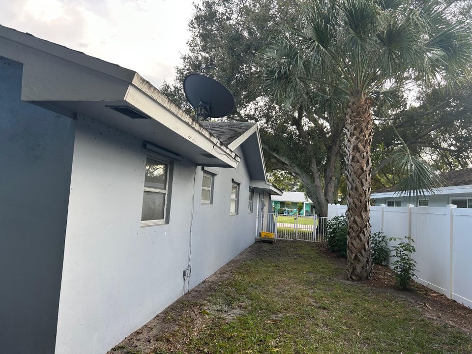 Active With Contract: $525,000 (4 beds, 2 baths, 1684 Square Feet)