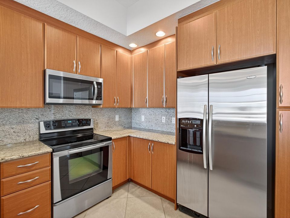For Sale: $1,100,000 (2 beds, 2 baths, 1648 Square Feet)