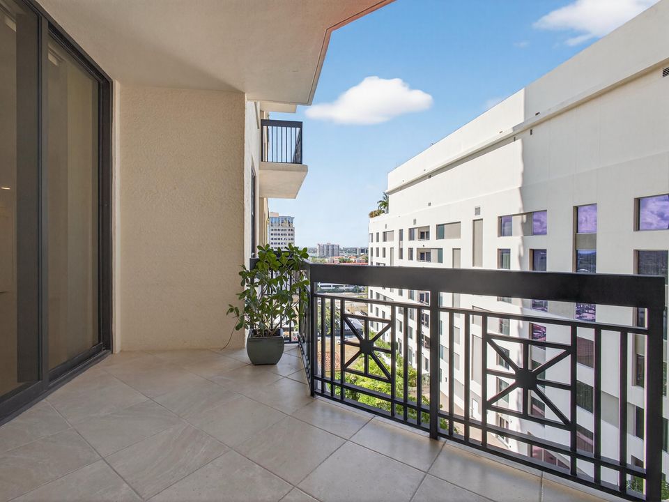 For Sale: $1,100,000 (2 beds, 2 baths, 1648 Square Feet)