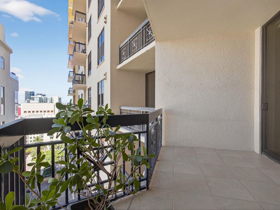 For Sale: $1,100,000 (2 beds, 2 baths, 1648 Square Feet)