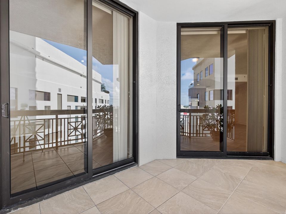 For Sale: $1,100,000 (2 beds, 2 baths, 1648 Square Feet)