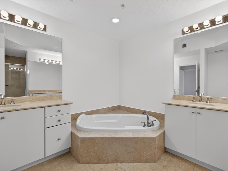 For Sale: $1,100,000 (2 beds, 2 baths, 1648 Square Feet)