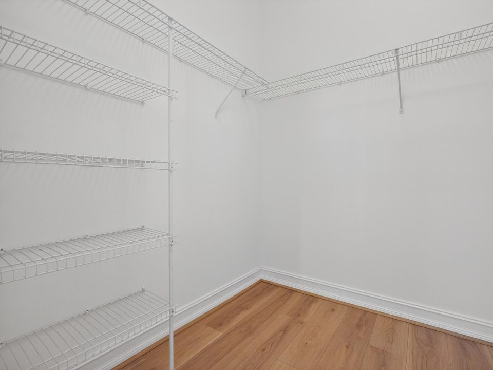 For Sale: $1,100,000 (2 beds, 2 baths, 1648 Square Feet)