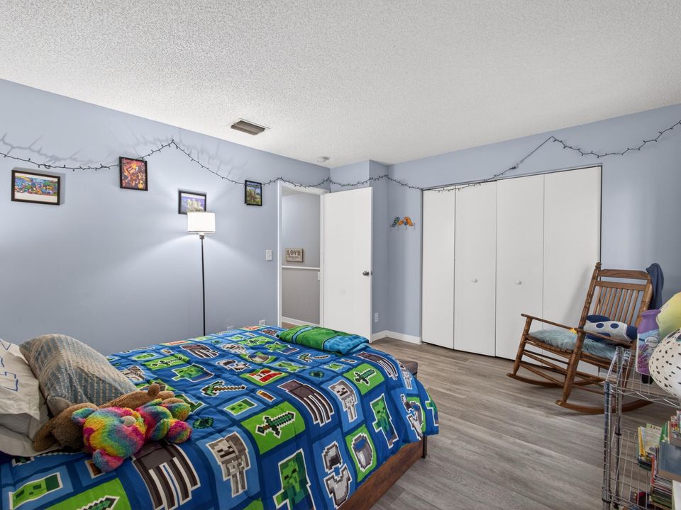 На продажу: $325,000 (3 спален, 2 ванн, 1596 Квадратных фут)