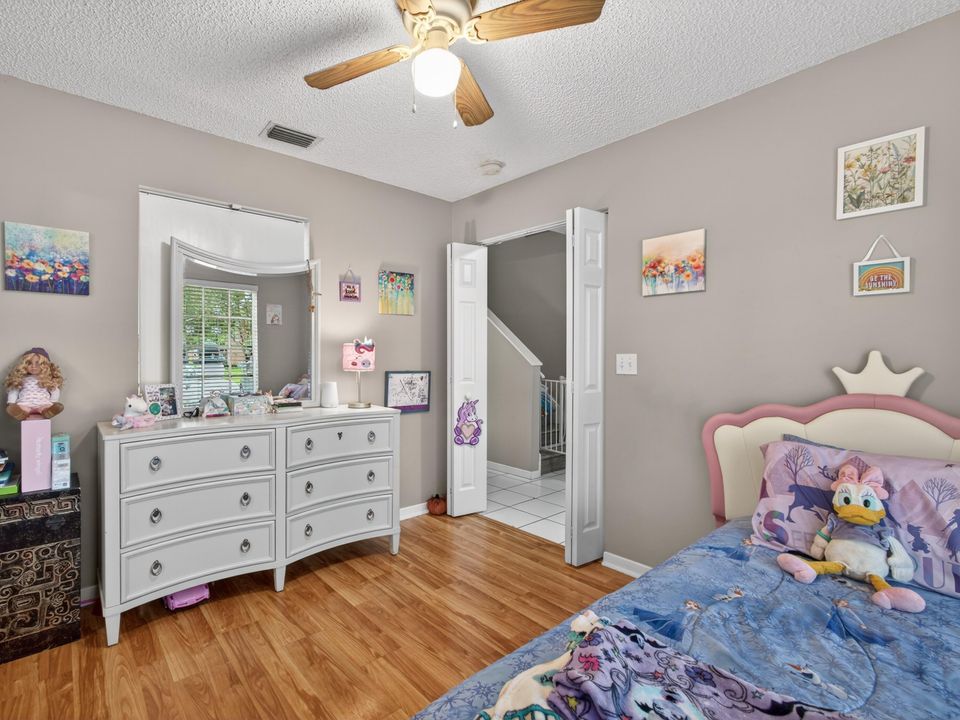 На продажу: $325,000 (3 спален, 2 ванн, 1596 Квадратных фут)