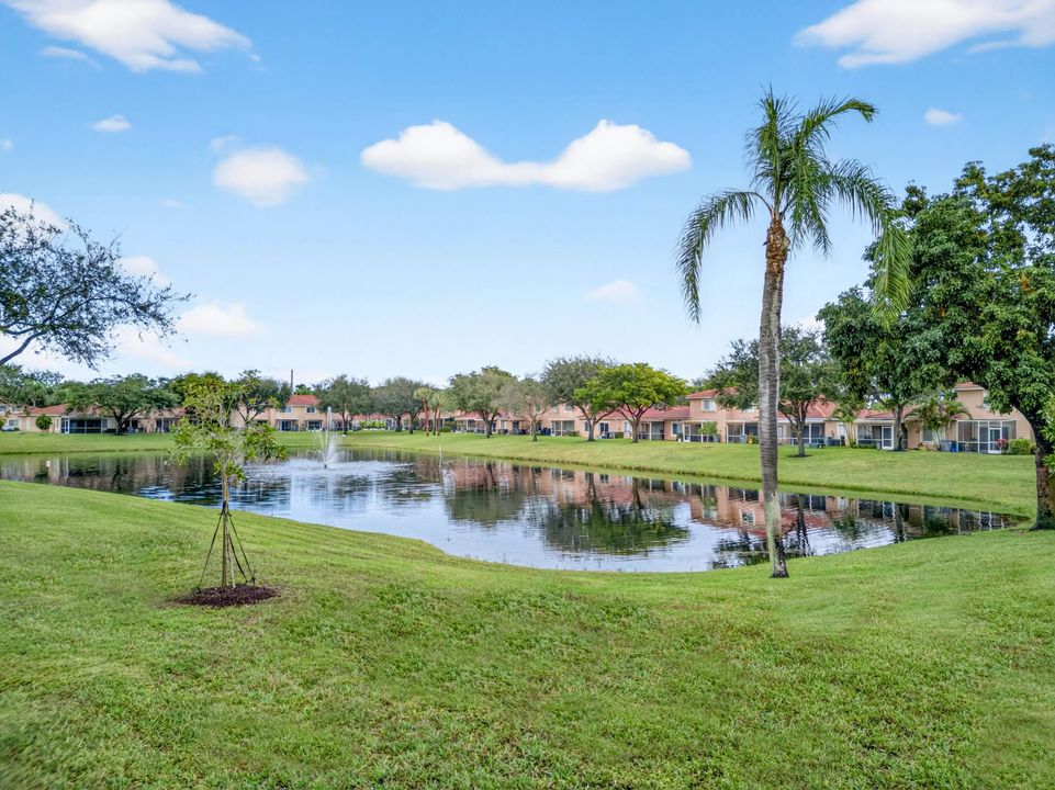 На продажу: $325,000 (3 спален, 2 ванн, 1596 Квадратных фут)