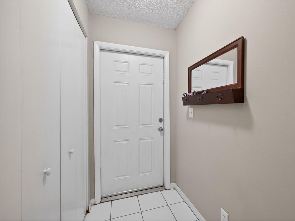 На продажу: $325,000 (3 спален, 2 ванн, 1596 Квадратных фут)