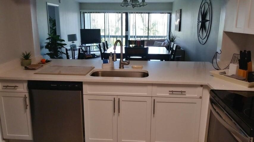 For Sale: $295,000 (2 beds, 2 baths, 1042 Square Feet)