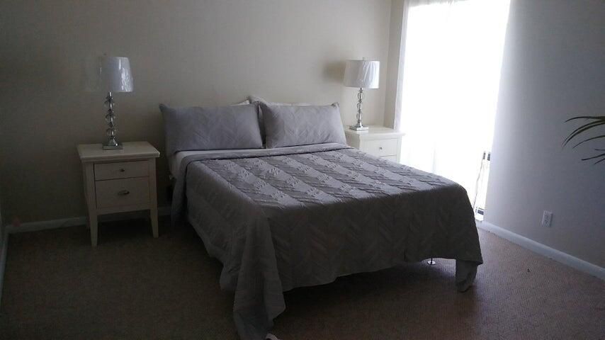 For Sale: $295,000 (2 beds, 2 baths, 1042 Square Feet)