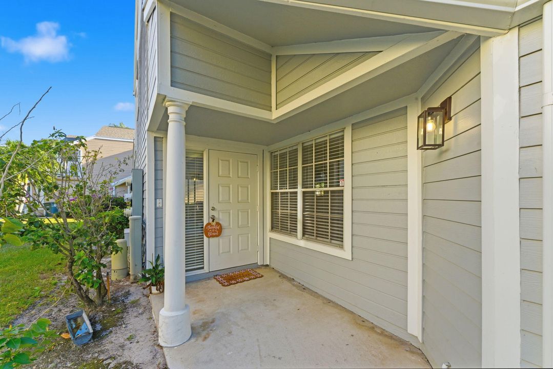 For Sale: $369,000 (2 beds, 2 baths, 1069 Square Feet)