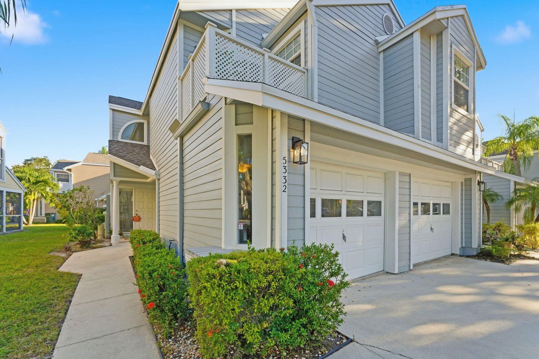 For Sale: $369,000 (2 beds, 2 baths, 1069 Square Feet)