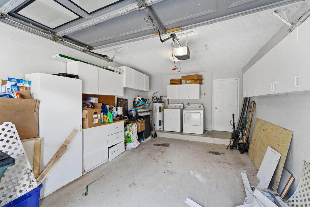 For Sale: $369,000 (2 beds, 2 baths, 1069 Square Feet)