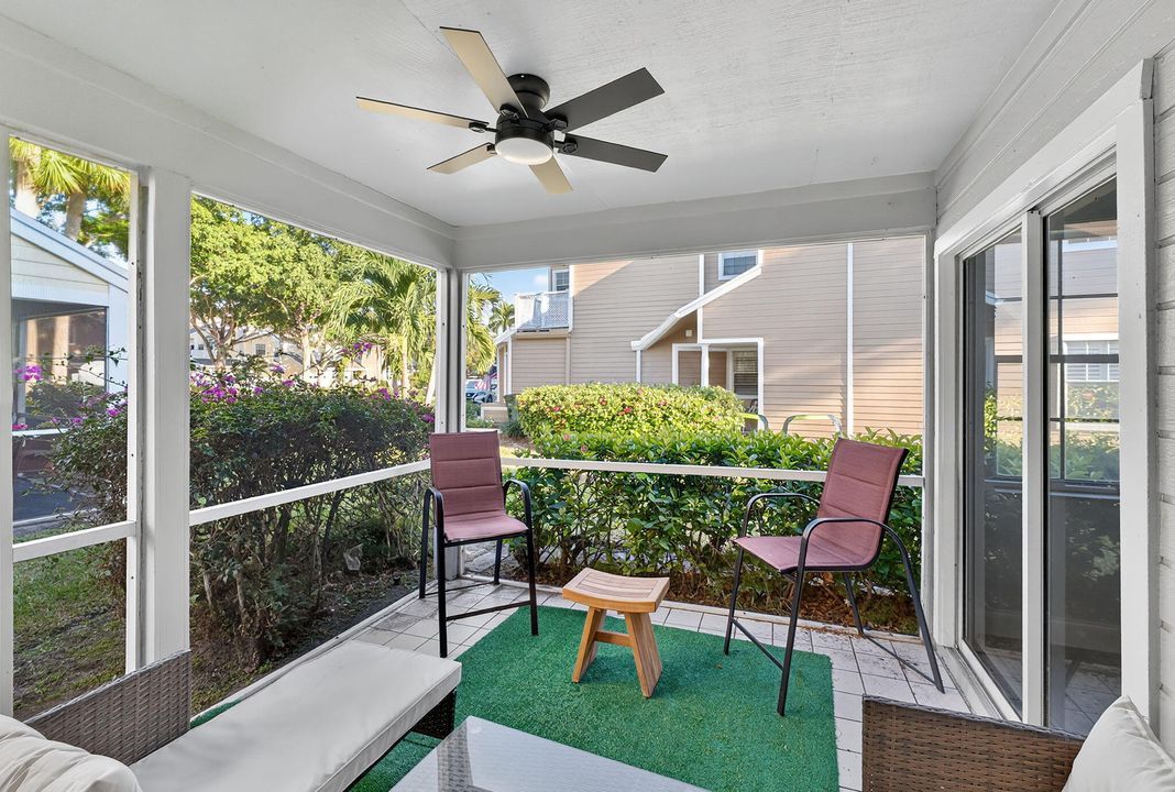 For Sale: $369,000 (2 beds, 2 baths, 1069 Square Feet)