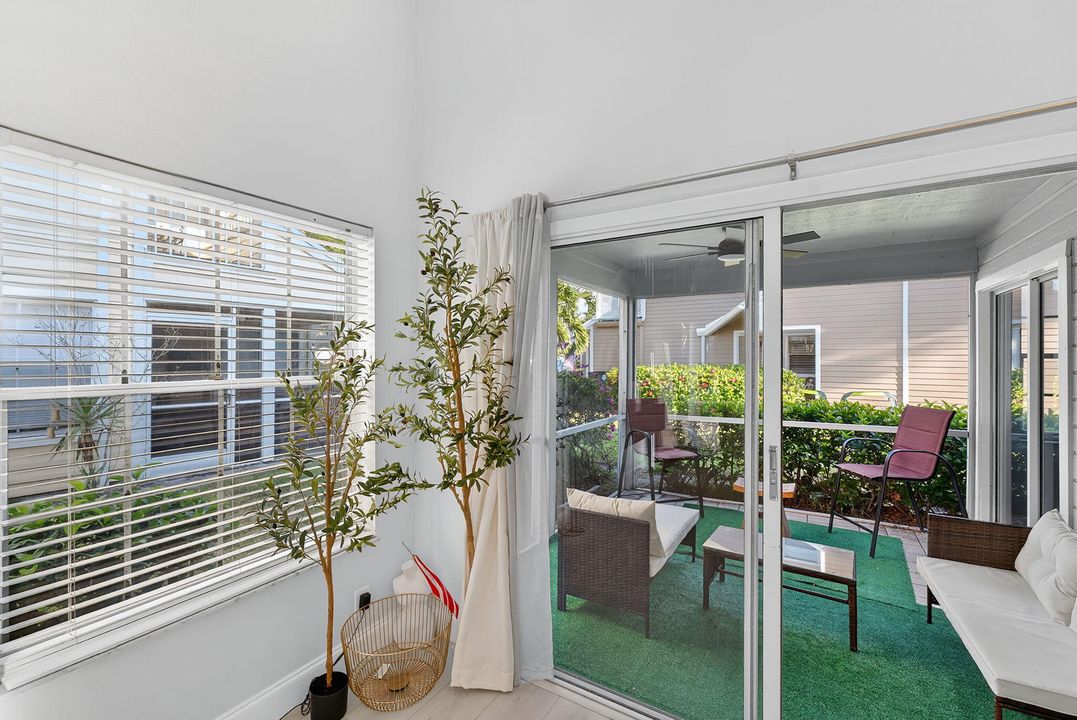 For Sale: $369,000 (2 beds, 2 baths, 1069 Square Feet)